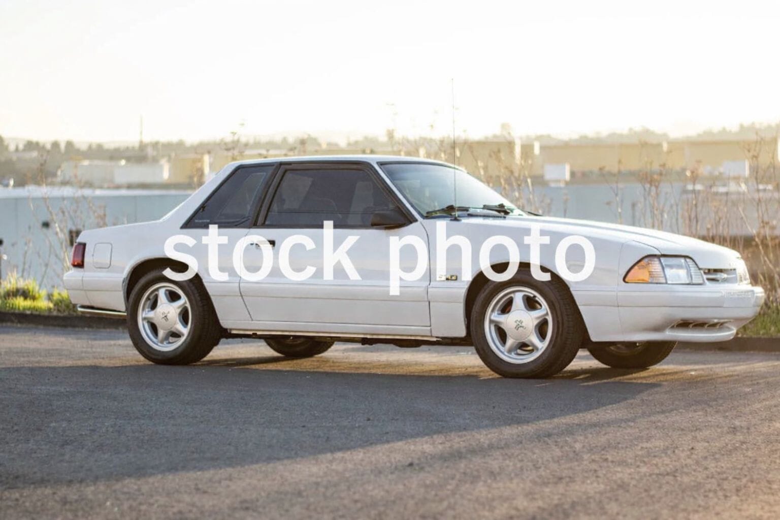 1993 Ford Mustang LX 5.0 Notch White thumbnail